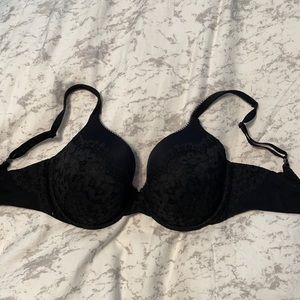 Victoria’s Secret black lace BRA 32DDD